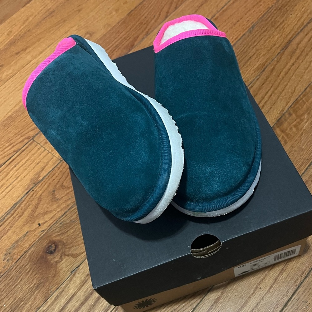 CLASSIC SLIP-ONS
